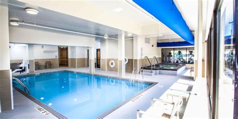 STAYCATION IN MILWAUKEE | FAMILY-FRIENDLY HOTELS WITH A POOL