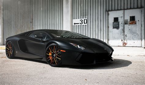 Black Lamborghini Aventador: Luxury Sports Car