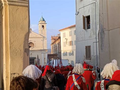 Carnevale Di Ivrea Foto Di Viaggiare Con Lentezza Viaggiare Con