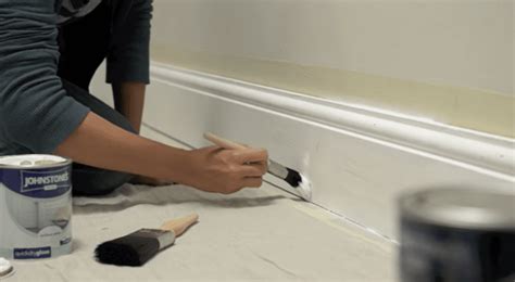 How to Conduct an Easy DIY Skirting Board Painting Project?