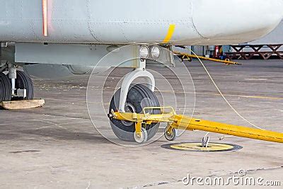 Nose Landing Gear And Tow Bar. Stock Photo - Image: 42713804