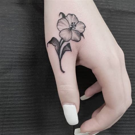 47 Daring Hand Tattoos For Girls To Express Themselves