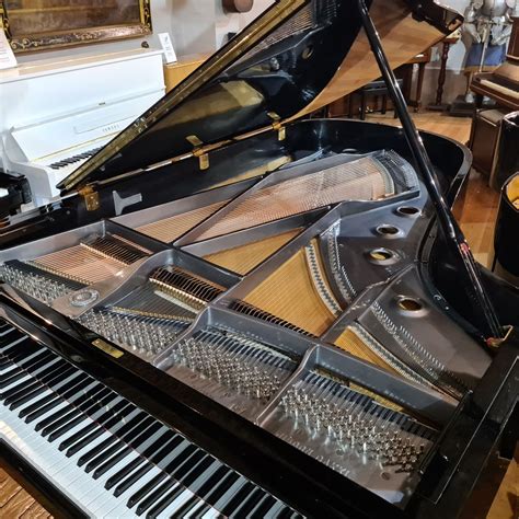 Yamaha C7 Grand Piano