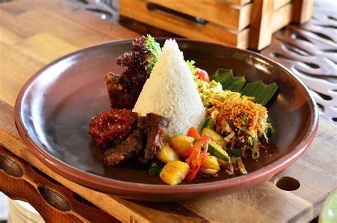 Mini Tumpeng MAJALAH EKSEKUTIF Terbit Sejak 1979