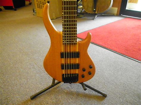 Peavey Grind Bxp 6 String Bass Guitar Reverb