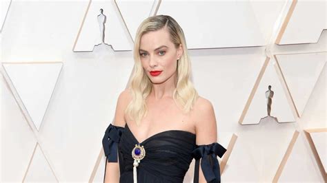 Oscars 2020: Margot Robbie Knows a Good Outfit Formula