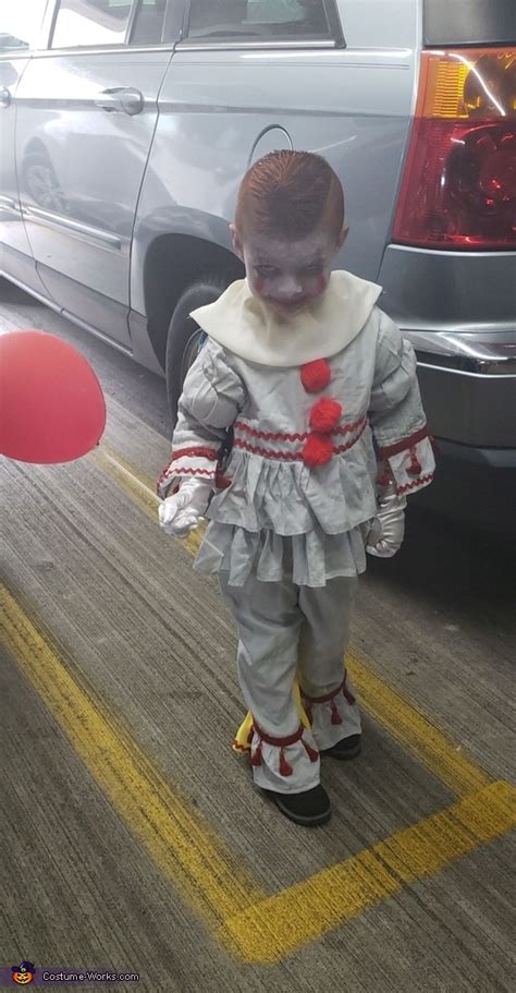 Pennywise (IT) Costume | DIY Costumes Under $25 - Photo 3/5