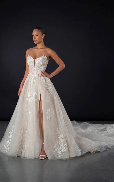 Trägerloses A-Linien-Brautkleid aus Spitze mit 3D-Blumen | Modell 1825