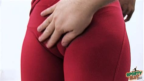 Amazing Cameltoe Puffy Pussy In Tight Yoga Pants Round Ass Too