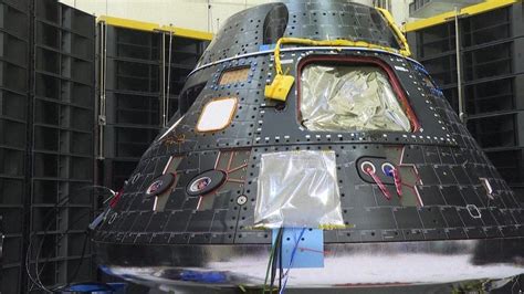 Artemis Ii Nasa Astronauts Have First Look At Orion Spacecraft Bbc