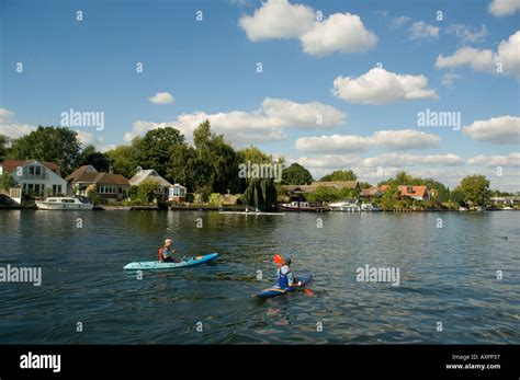 Riverside Sunbury On Thames Hi Res Stock Photography And Images Alamy