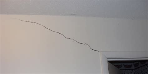 Tips on Fixing Cracks on Your Home’s Interior Walls