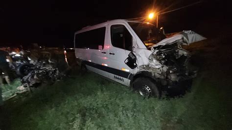 Acidente Entre Carro E Van Deixa Mortos E Feridos Na BR 110 Em