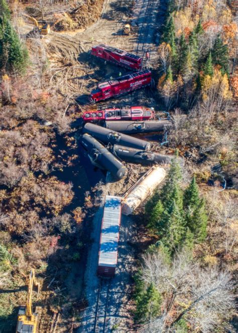 No Injuries Reported As Cp Train Derails In Maine Trains