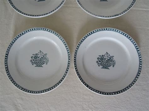 6 assiettes saint Amand faïence ancienne corbeille de fleurs bleues