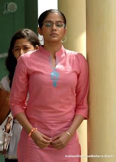 Sexy South Actress Priyamani Rare Nude Photos