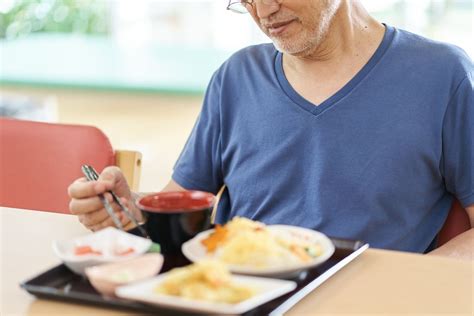 介護での食事で気をつけること｜介護食の準備のポイントと注意点 ひとたび