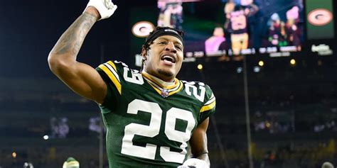 Packers' Rasul Douglas raises eyebrows with bizarre play vs Lions | Fox ...