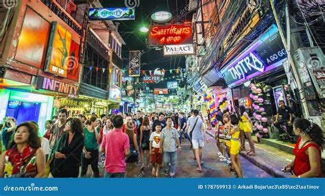 Walking Street in Pattaya editorial stock photo. Image of party - 178759913