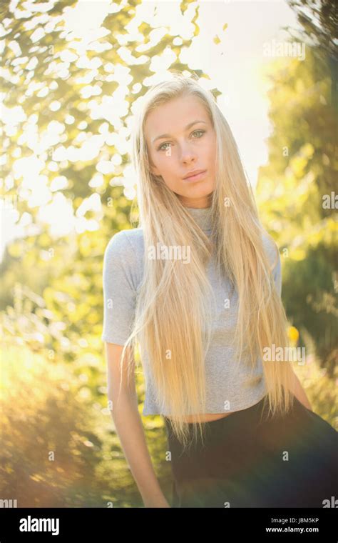 Fille Blonde Cheveux Long Banque De Photographies Et Dimages Haute R Solution Alamy