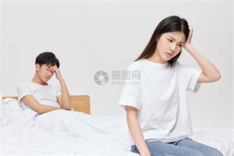 年轻夫妻感情不和冷战高清图片下载 正版图片501736265 摄图网