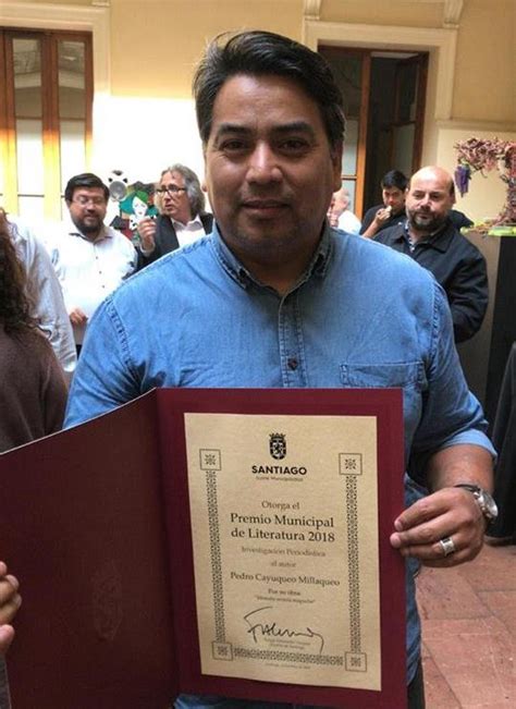 Pedro Cayuqueo Recibe Premio Municipal De Literatura De Santiago 2018