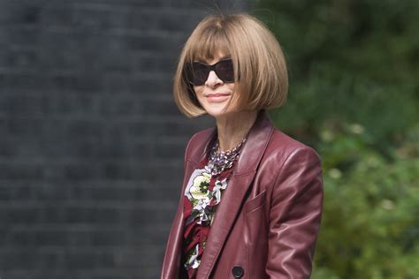 Motivul Pentru Care Anna Wintour Poartă Mereu Ochelari Negri De Soare