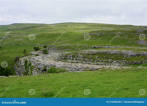 Limestone Pavement at Malham Cove, Malhamdale, Yorkshire Dales, England ...