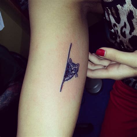 Minimalistic cat tattoo | Best tattoo design ideas