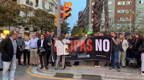 Tensa Manifestación Vecinal Contra Unos Okupas En La Bonanova