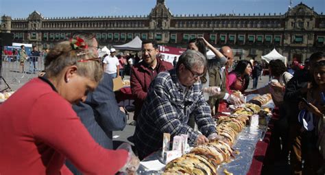 Fotos Parten Mega Rosca De Reyes En El Z Calo Capitalinos Hacen Larga