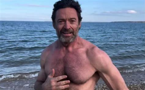 Hugh Jackman e priti 2024 ën me një zhytje në ujërat e akullta të