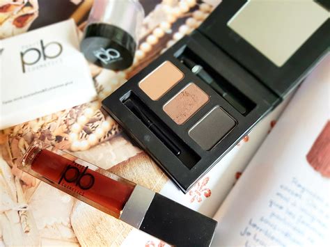 Présentation de produits de make up Pb Cosmetics