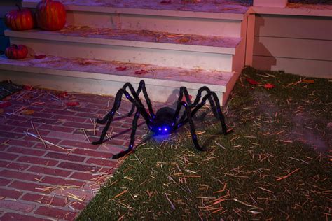 Spider Decorations That Are So Real You'll Freak Out