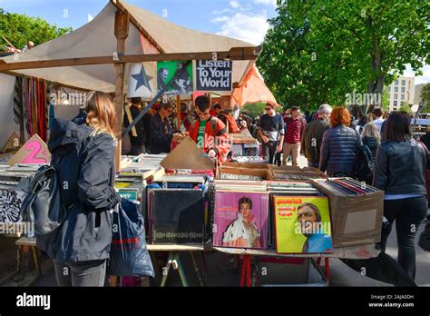 Flohmarkt Am Mauerpark Prenzlauer Berg Pankow Berlin Deutschland