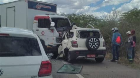 Grave Acidente Entre Caminh O E Carro Acontece Na Br No Interior Do Rn