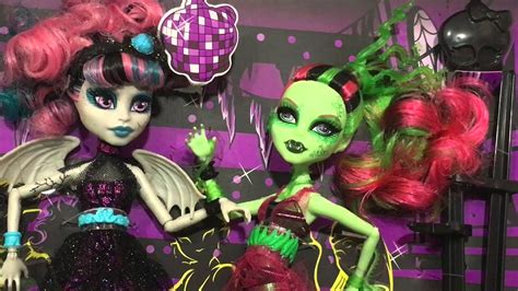 Zombie Shake Box Opening Monster High Rochelle Goyle And Venus