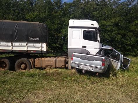 Jornal O Victoriano de Avaré Casal morre em colisão entre caminhonete