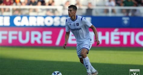 AJ Auxerre Un Cadre Out Juste Avant La Reprise