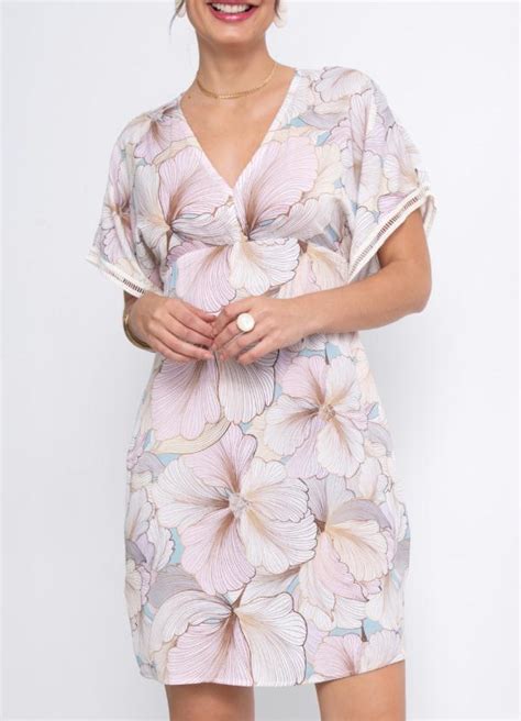 Vestido Curto Floral Line Em Viscose Plana Quintess