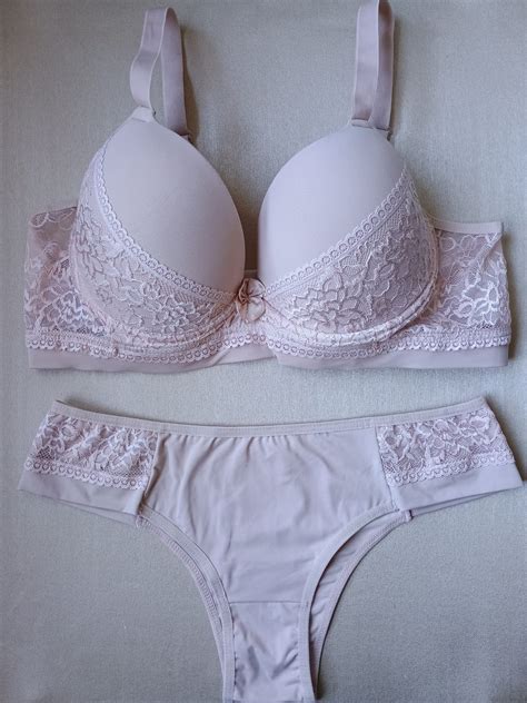 Lingerie conjunto de sutiã e calcinha plus size bege bojo e aro Viva Diva Lingeries