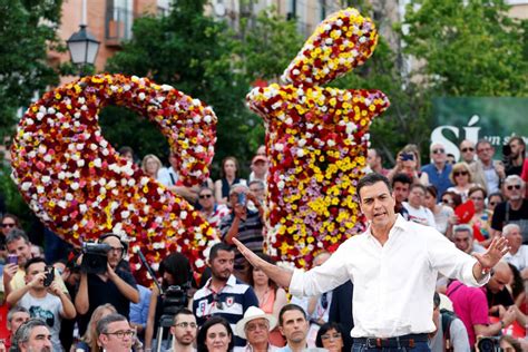 La Tradicional Pegada De Carteles Da El Pistoletazo De Salida A La