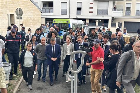 Meutes Persan La Mairie Et Le Poste De Police Incendi S