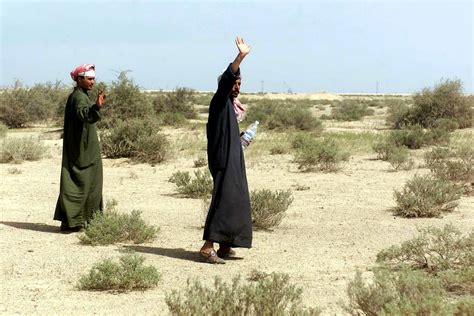 Iraqi Civilians Wave Goodbye To Us Marine Corps Usmc Personnel With