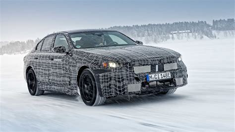 BMW i5: Offizielle Bilder der Elektro-Limousine bei Winter-Tests