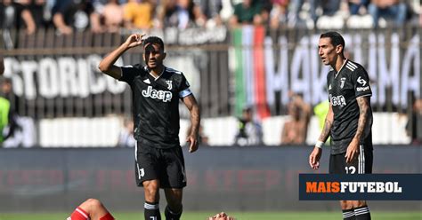 Aten O Benfica Di Mar A Expulso E Juventus Perde Ltimo