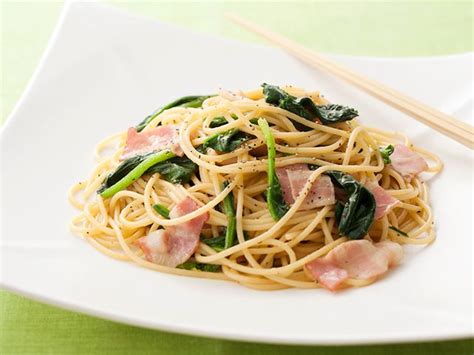 ほうれん草とベーコンのパスタ レシピ 料理 レシピ クッキング 食べ物のアイデア