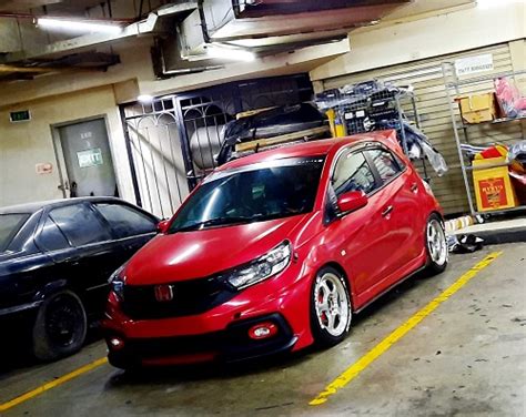 Modifikasi Honda Brio Racing Look Minimalis Yang Nyaman Buat Harian