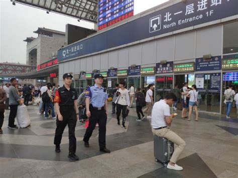 百名铁警端午节增援北京三大火车站 维护治安秩序 北晚新视觉