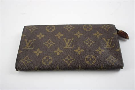 Louis Vuitton Zipper Clutch Designer Hand Bag - Doublechecked By Entrupy | Property Room